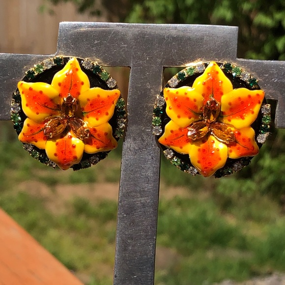 Lunch at the Ritz Lily A La Mode 🆕 Earrings - Picture 4 of 10